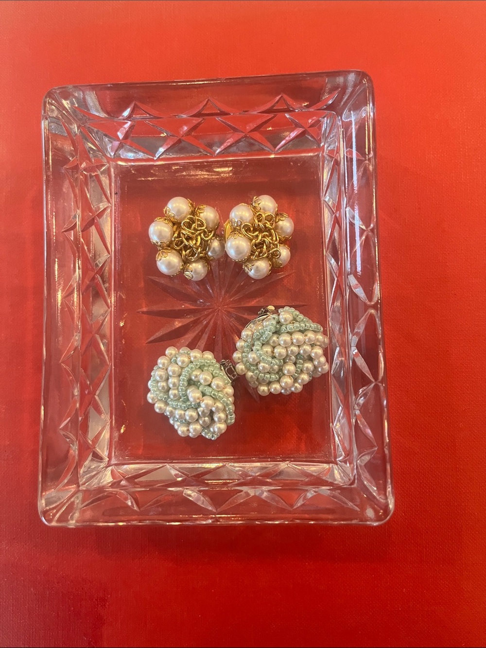 Vintage-Inspired Pearl Cluster Clip-On Earrings - White & Light Blue